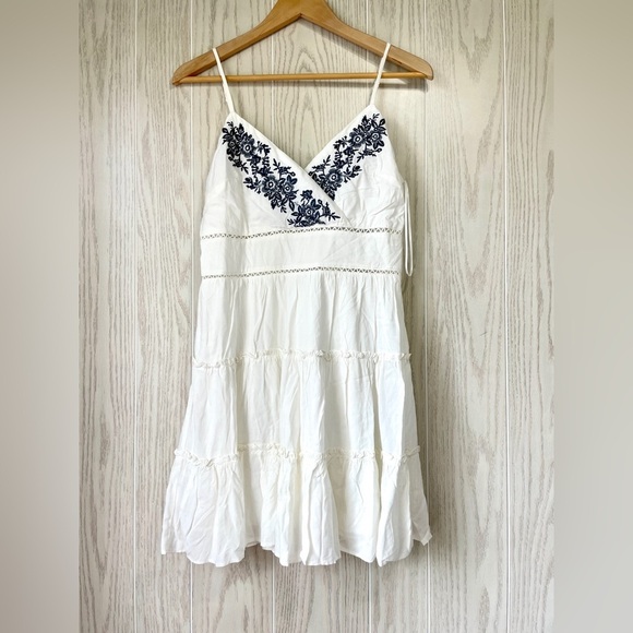 Mi Ami Gabriella Embroidered Ladder Trim Mini Dress Size L NWT - Picture 6 of 8